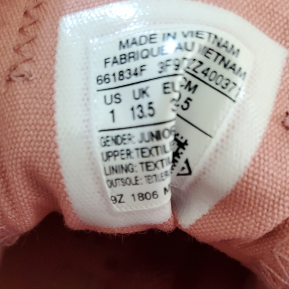 **SOLD **NEW! Pink And Slilver Converse - Picture 4 of 6